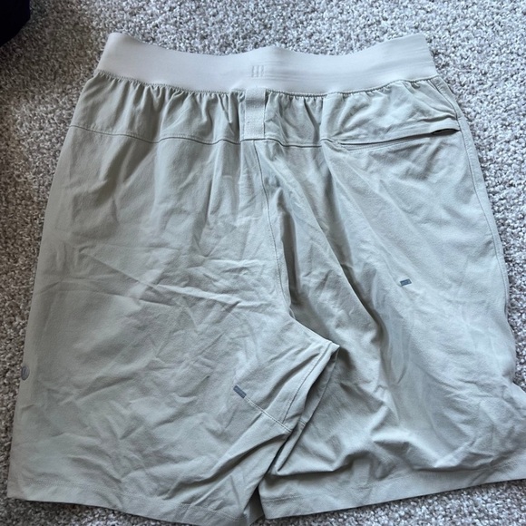 Lululemon Licence to Train Lined Short 7"
Raw Linen - Picture 2 of 3